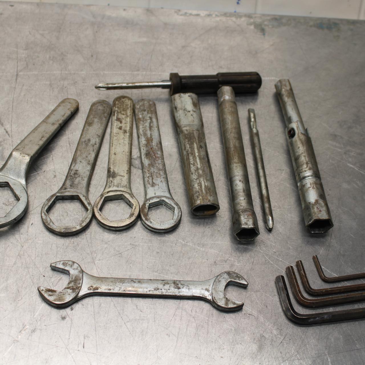 1999 Suzuki GSXR600 STOCK TOOLS OEM TOOL BAG KIT SET BB580