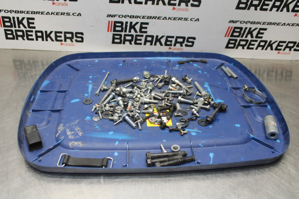 22 KAWASAKI NINJA 1000SX MOUNTING BOLTS HARDWARE MOTOR SCREWS BB780