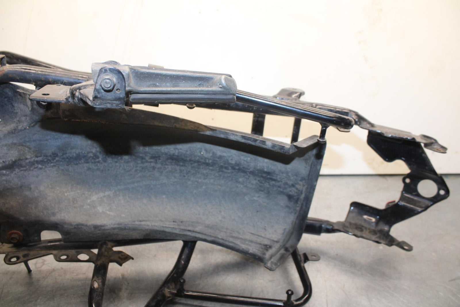 1988 Yamaha FZ600 REAR SUBFRAME BACK SUB FRAME BB601