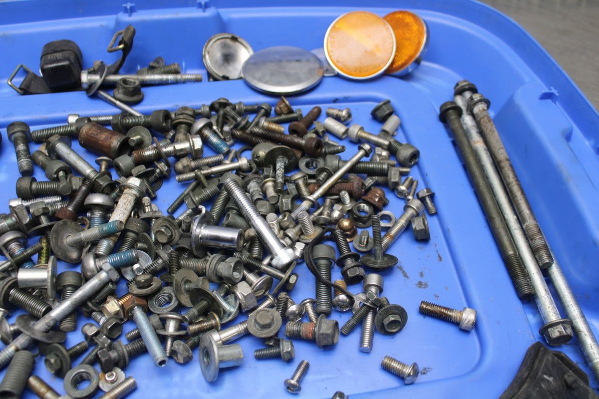 05-09 SUZUKI BOULEVARD C90 MOUNTING BOLTS HARDWARE MOTOR SCREWS BB791