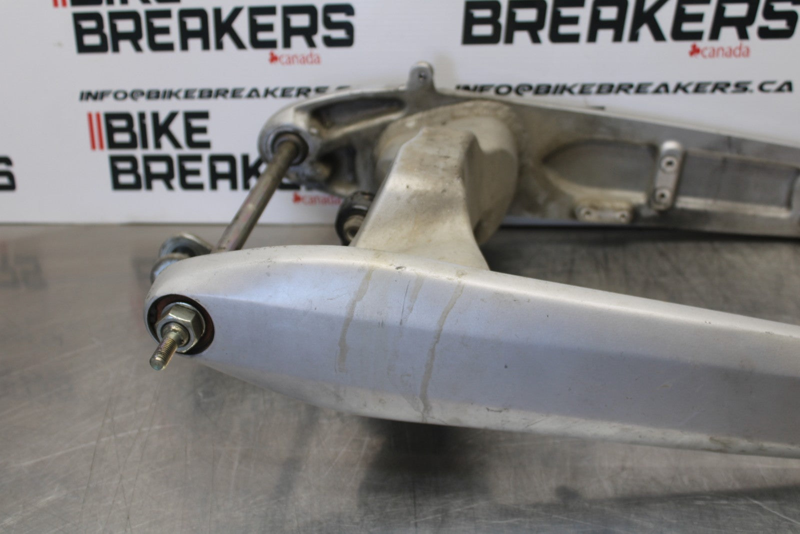 05-06 VICTORY KINGPIN DELUXE REAR SWINGARM SUSPENSION ARM BB195