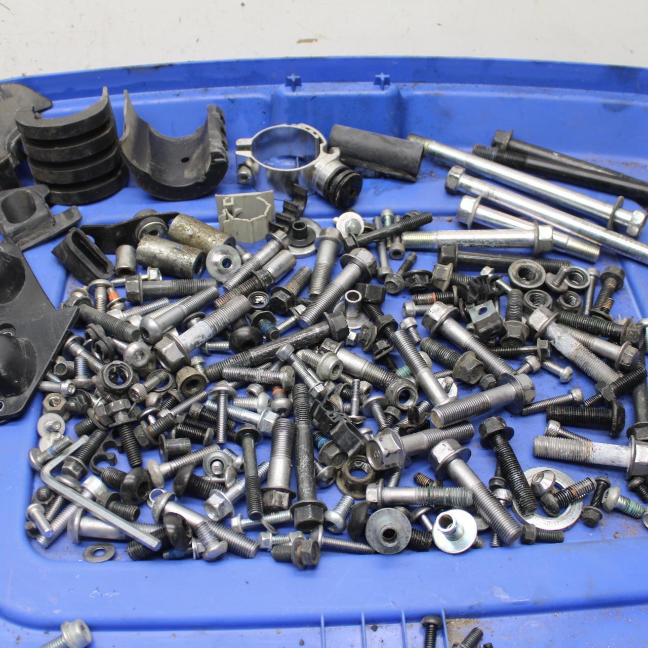 06-14 YAMAHA ROADLINER S XV1900S MISCELLANEOUS MOUNTING BOLTS HARDWARE BB619 