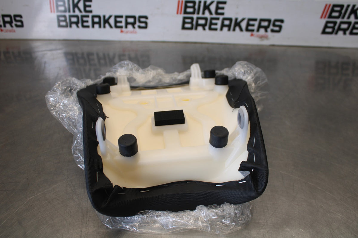 11-26 SUZUKI GSXR750 NEW TAKE OFF! FRONT DRIVERS SEAT PAD SADDLE PILLION BB882