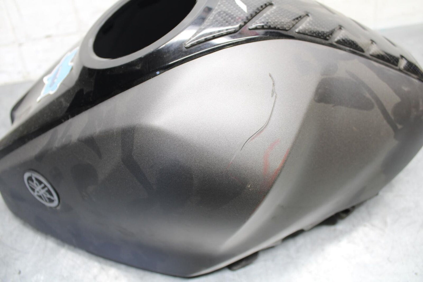 2015 Yamaha YZF R3 GAS TANK FUEL CELL COVER FAIRING COWL 1WD-F4129-00-P1 BB526