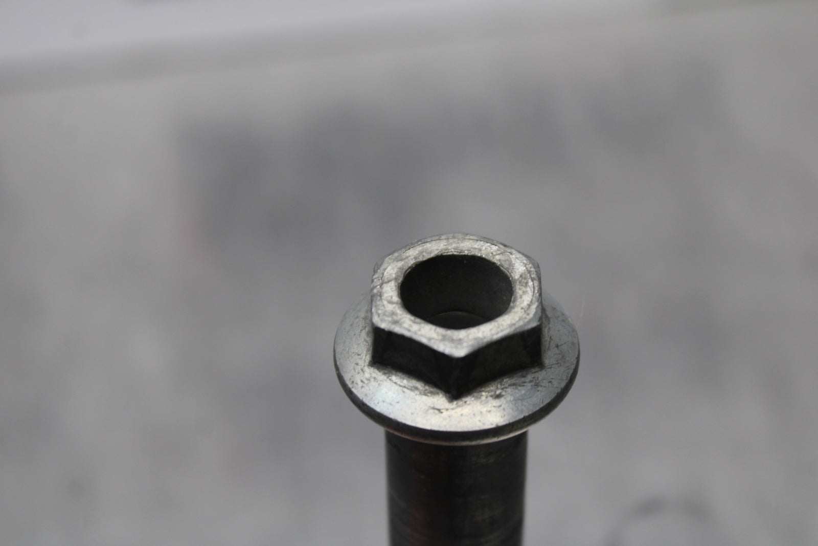 04-05 KAWASAKI NINJA ZX10R FRONT WHEEL RIM AXLE PIVOT BOLT BB163