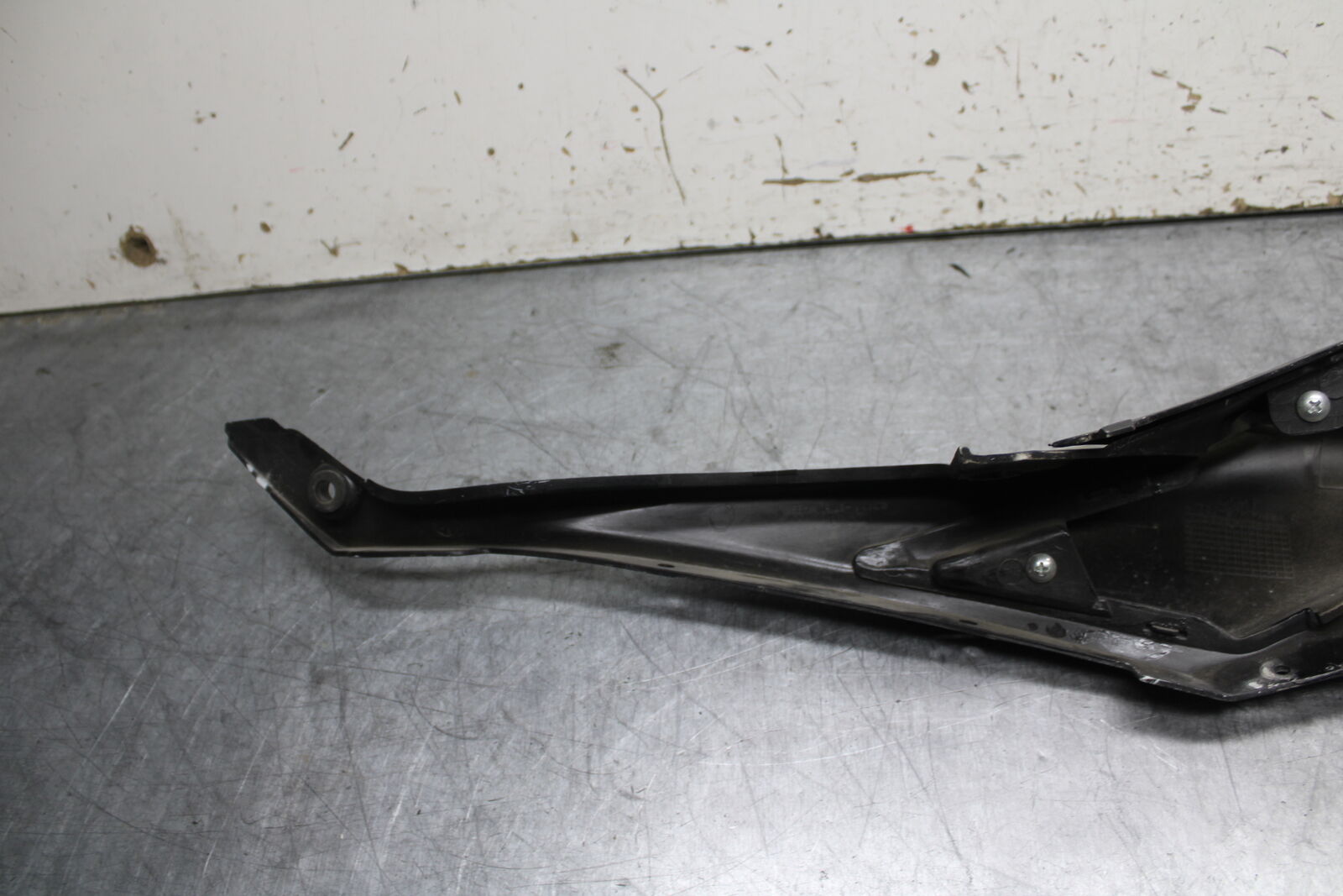 08-10 SUZUKI GSXR 600  RIGHT REAR BACK TAIL FAIRING COWL SHROUD BB101