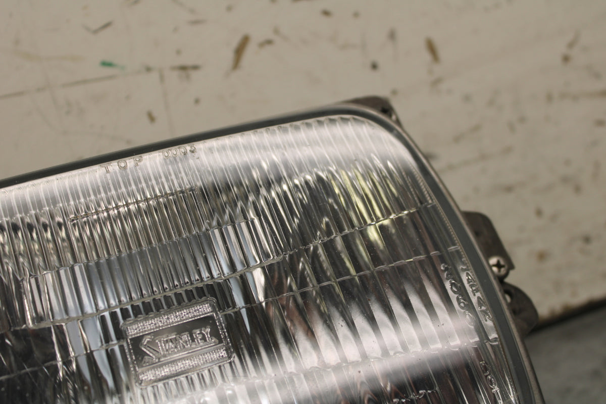84 HONDA INTERCEPTOR 750 VF750F FRONT HEADLIGHT HEAD LIGHT LAMP BB108