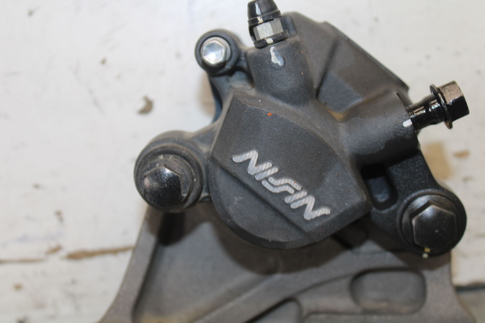 13-15 HONDA CBR500R REAR BACK BRAKE CALIPER W MOUNT BRACKET 43150-MGZ-J01 BB704