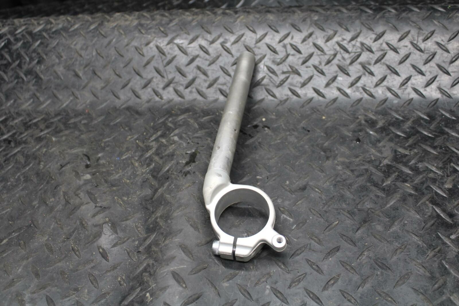 09-14 YAMAHA YZF R1 RIGHT CLIP ON HANDLEBAR BB196