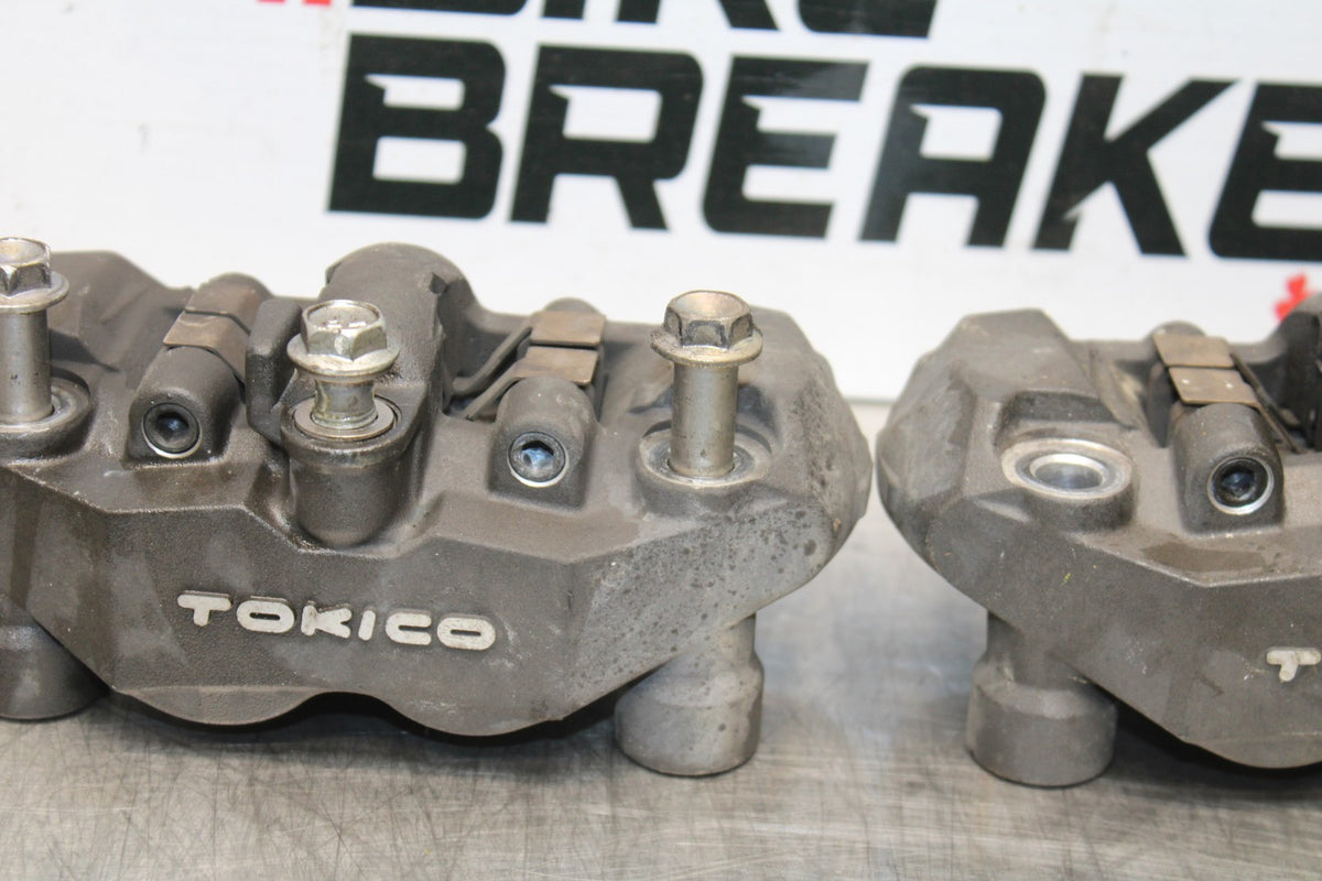 06-07 SUZUKI GSXR 600 RIGHT LEFT FRONT BRAKE CALIPER SET PAIR CALIPERS BB178