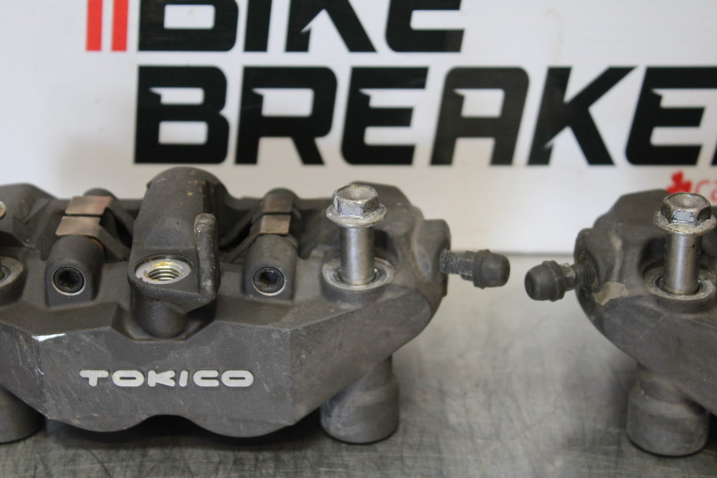 06-07 SUZUKI GSXR 600 RIGHT LEFT FRONT BRAKE CALIPER SET PAIR CALIPERS BB170