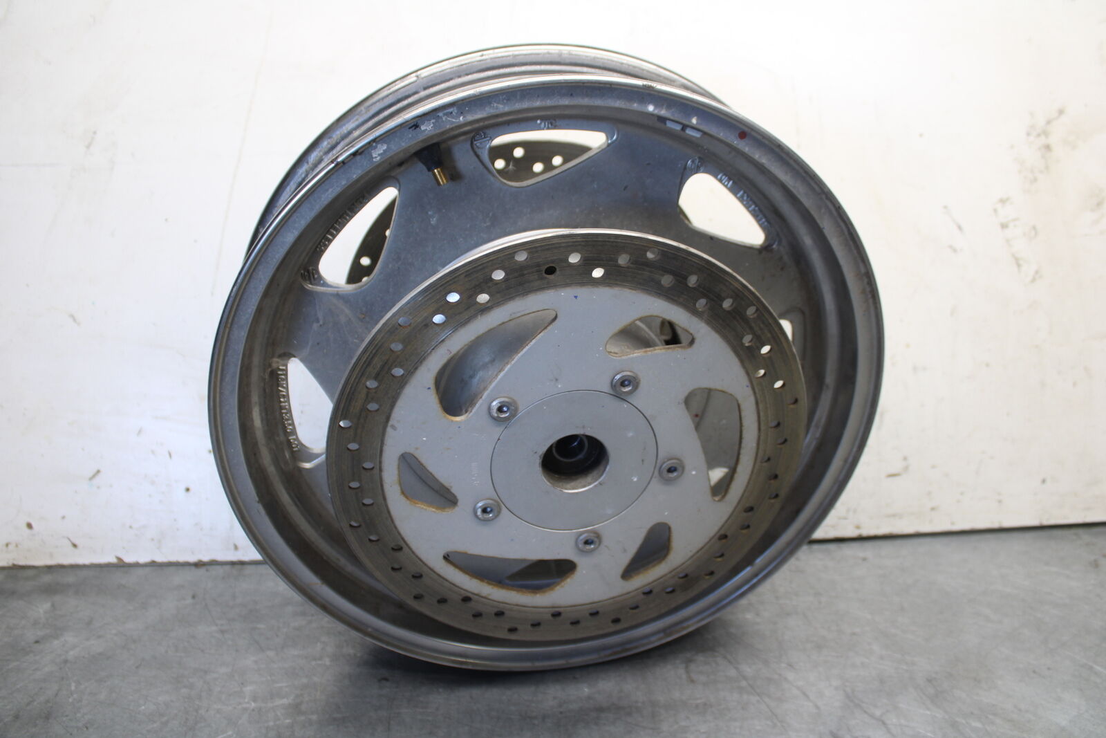 05-09 SUZUKI BOULEVARD C90 FRONT WHEEL FRONT RIM BB692