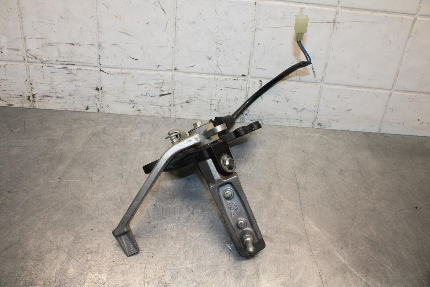 2012 Kawasaki Ninja ZX14R ZX1400E RIGHT REARSET REAR SET DRIVER FOOT PEG REST BB