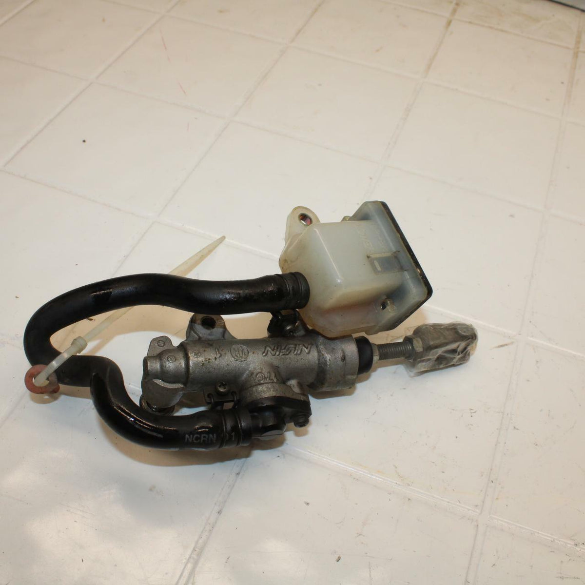 91-92 SUZUKI GSXR1100 GSXR 1100M REAR BRAKE MASTER CYLINDER W RESERVOIR BB03c 