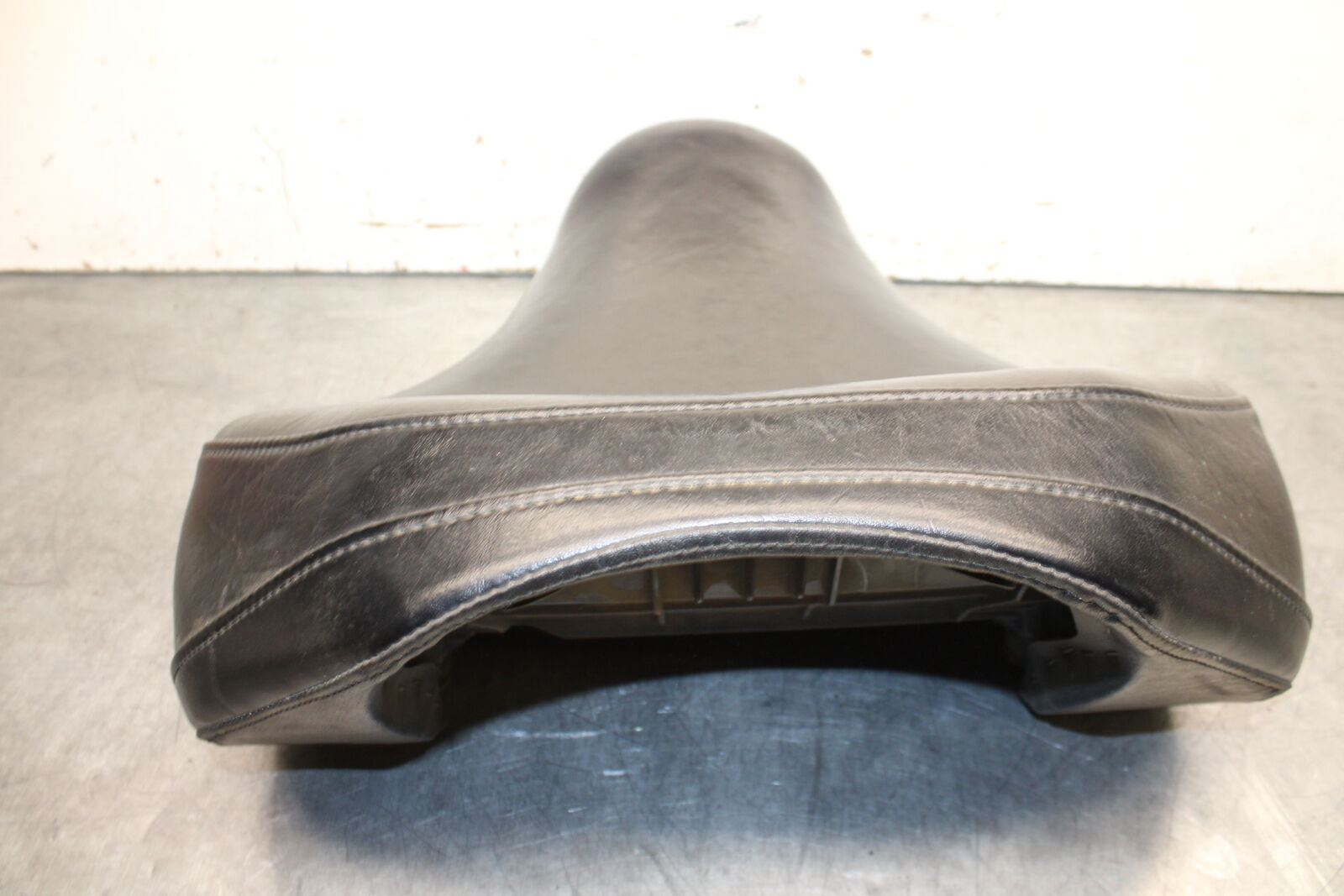 14-15 YAMAHA V STAR 1300 XVS1300CT TOURER FRONT DRIVERS SEAT BB722