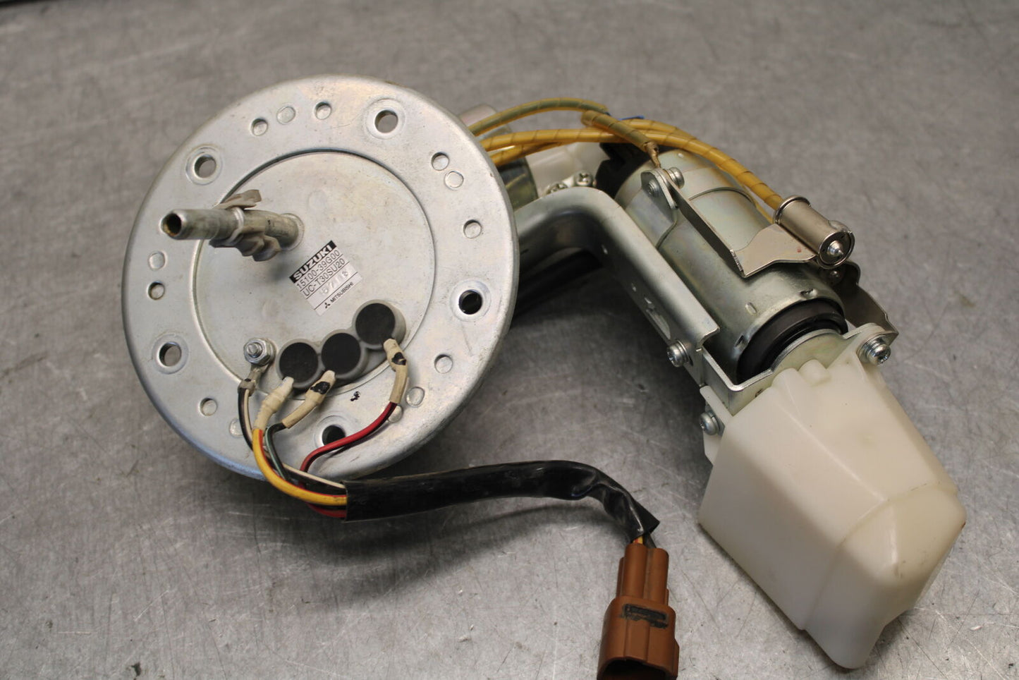 05-06 SUZUKI BOULEVARD M50 FUEL PUMP 15100-10F10 15100-39G00 15100-41F10 BB671