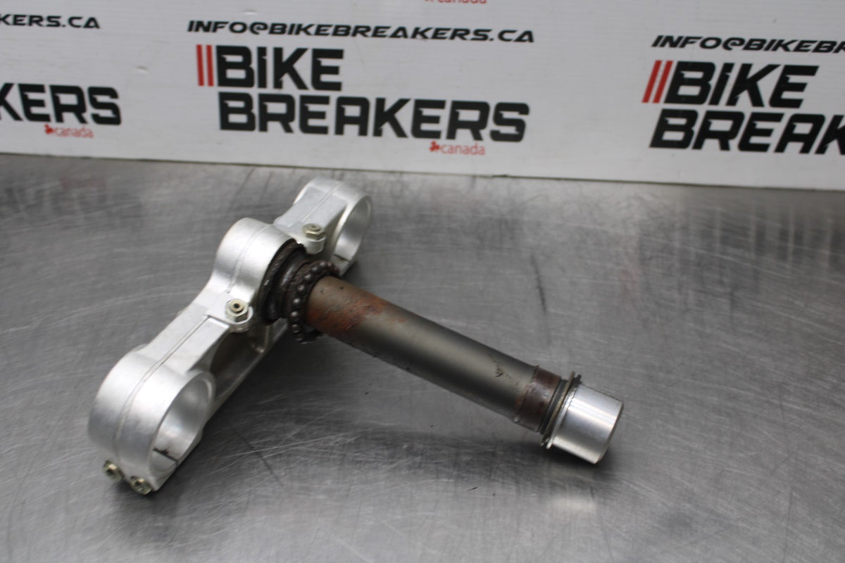 02 DUCATI MONSTER 620 FRONT FORKS CLAMP LOWER TRIPLE TREE STEM BB851