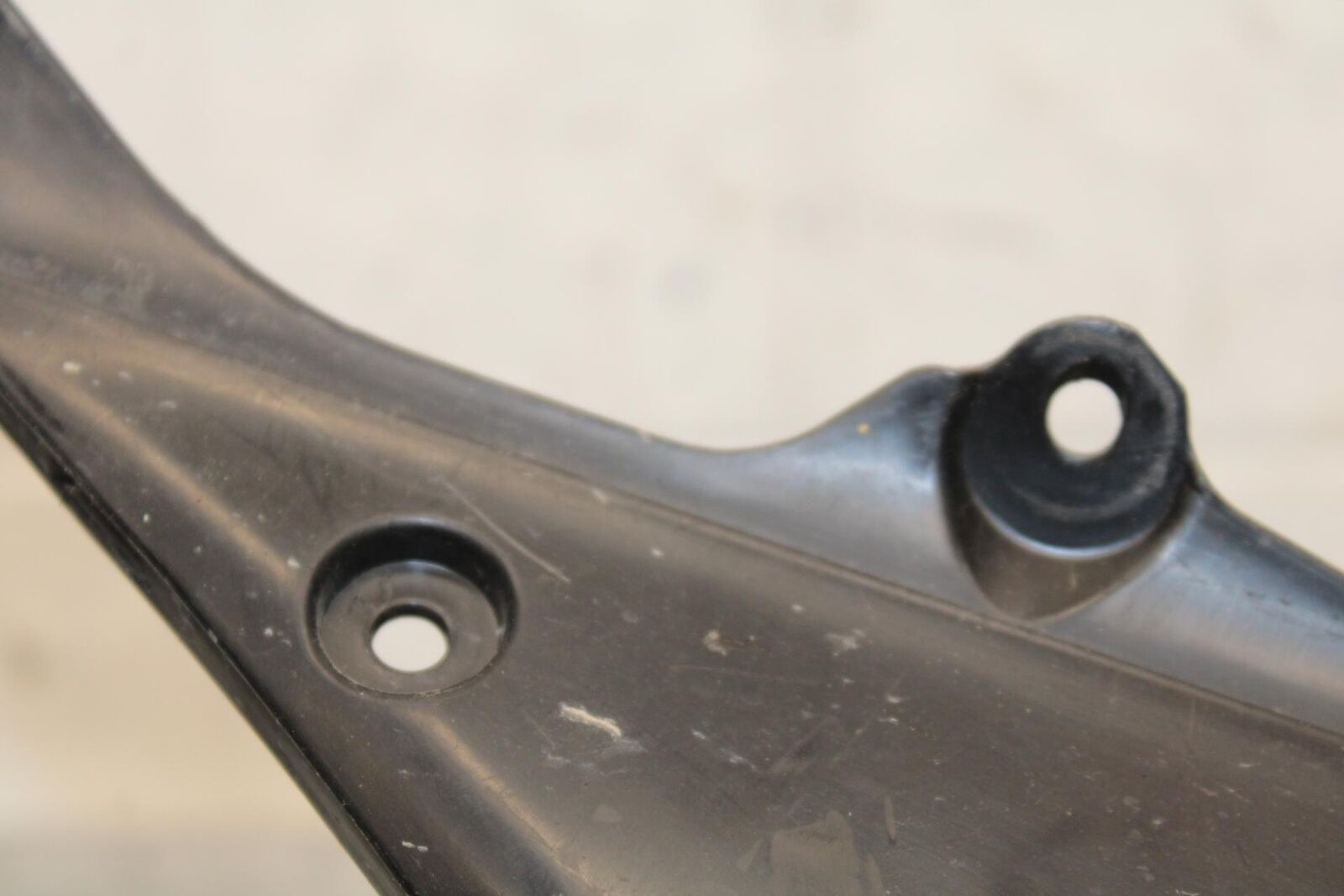 20 SUZUKI GSXR 1000 CENTER UNDER PANEL TRIM COWL BB597