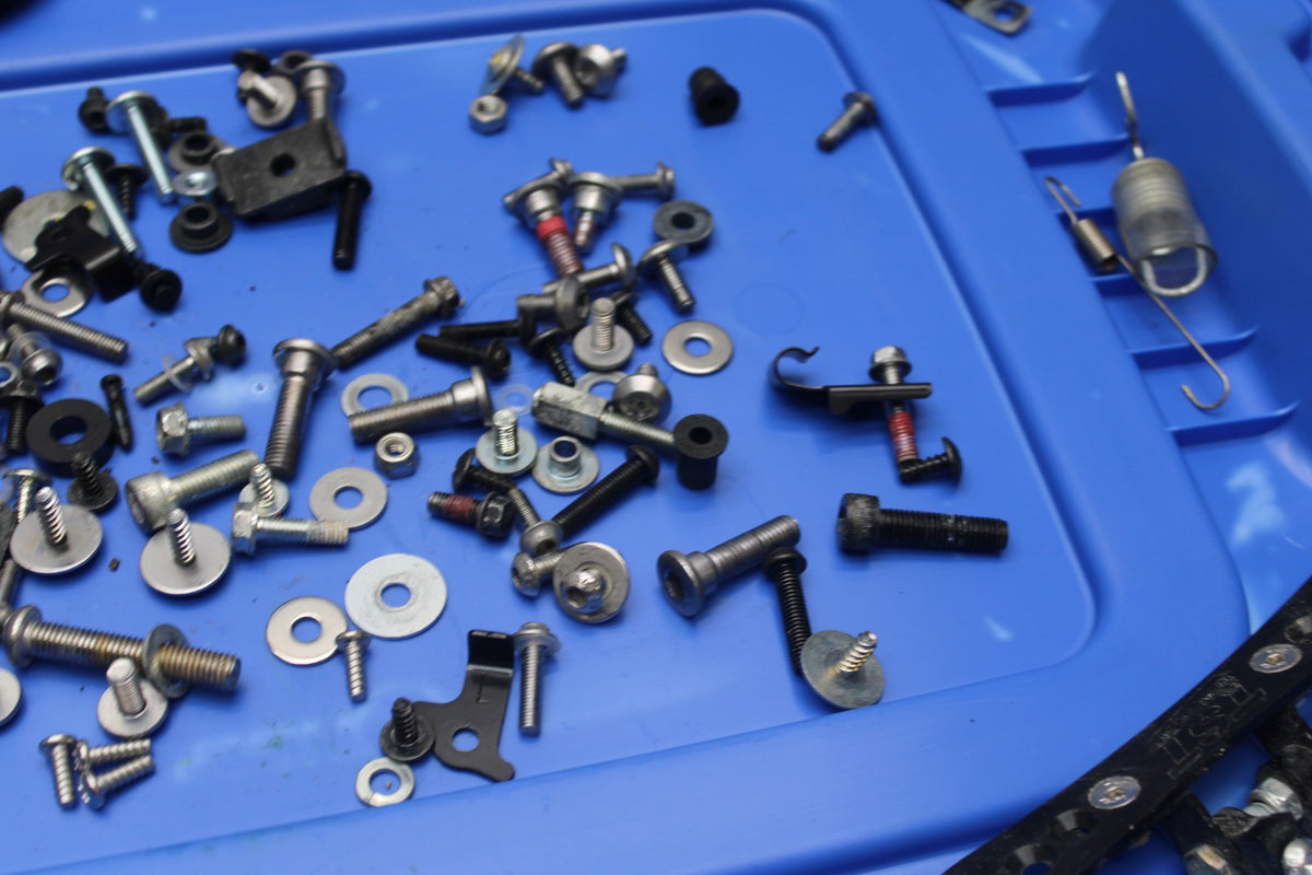 24-25 KAWASAKI NINJA ZX4R BOLTS HARDWARE MOTOR SCREWS BB827