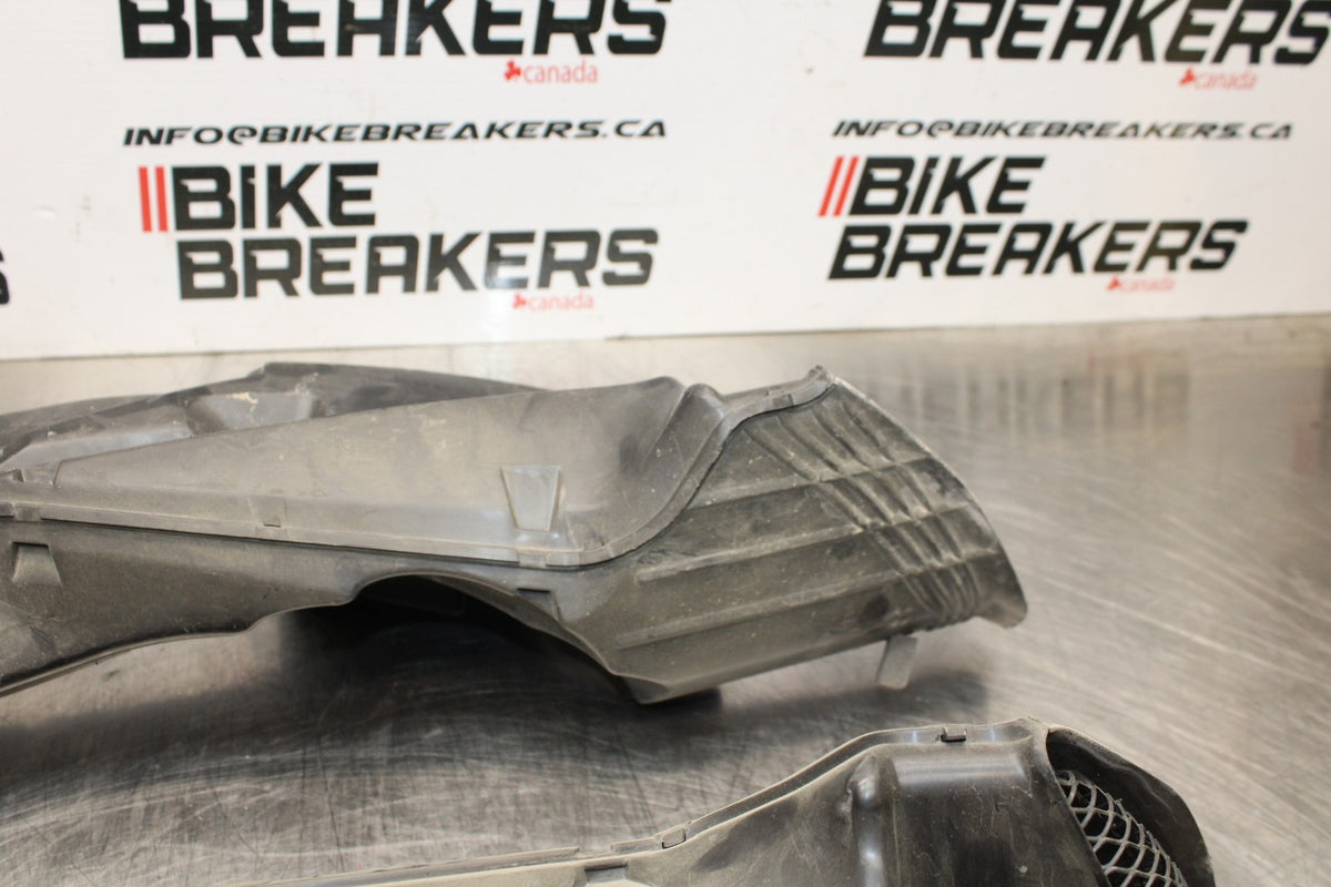 06-07 SUZUKI GSXR 600 RIGHT LEFT AIR INTAKE DUCTS BB178