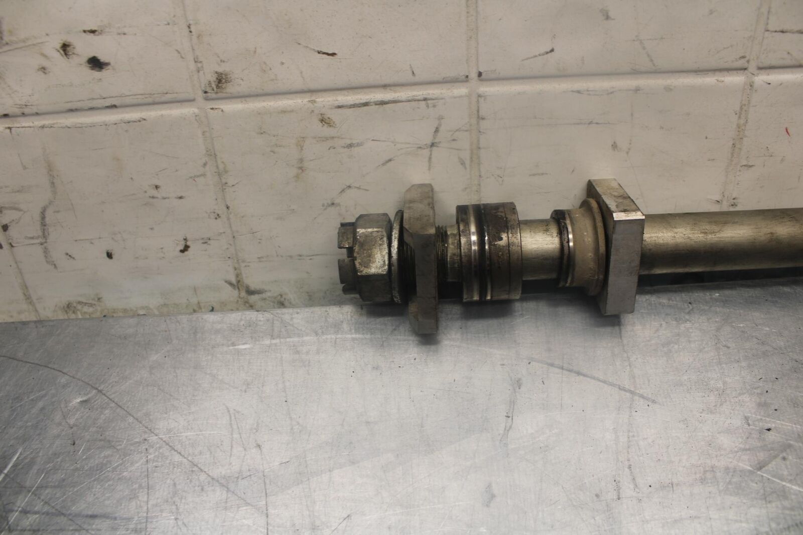 07-08 KAWASAKI NINJA ZX6R REAR AXLE  WHEEL RIM PIVOT BOLT AXEL 41068-0035 BB456