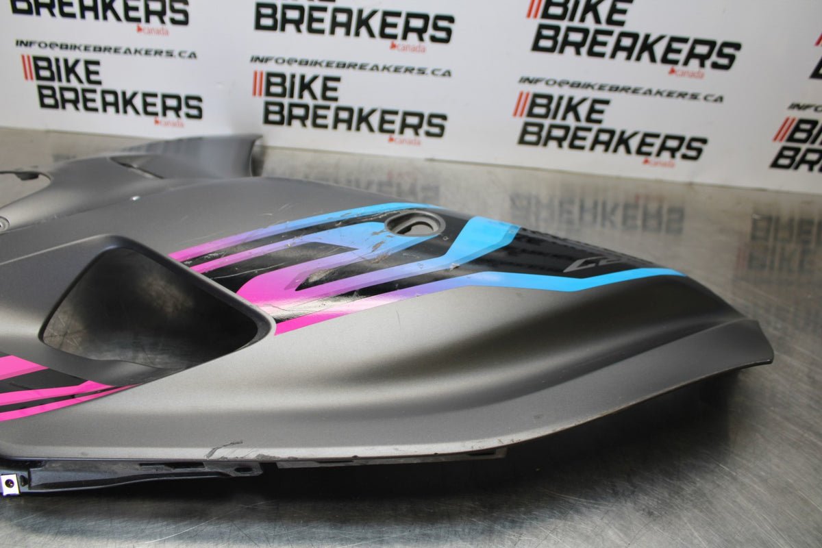 22-25 YAMAHA YZF R7 LEFT MID UPPER SIDE FAIRING COWL BB182