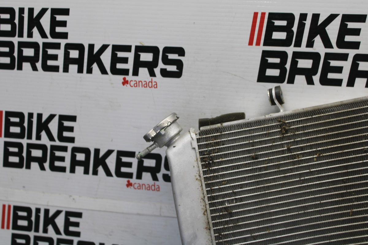 24-25 KAWASAKI NINJA ZX6R ENGINE RADIATOR MOTOR COOLER RADIATER BB939