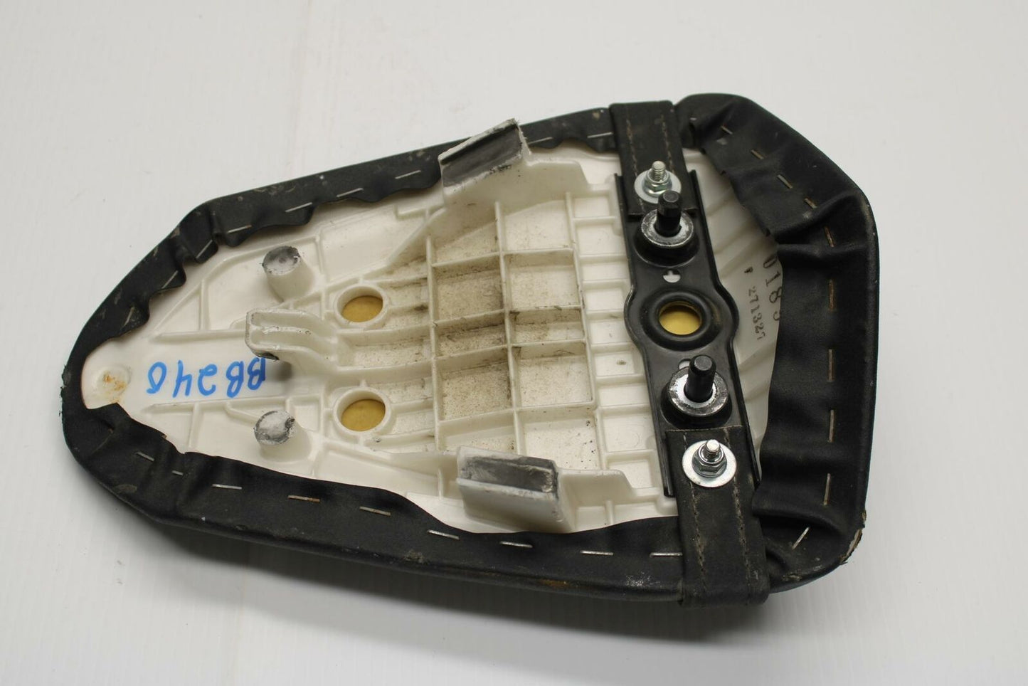 13-18 KAWASAKI NINJA ZX6R REAR BACK PASSENGER TANDEM SEAT PAD SADDLE BB240