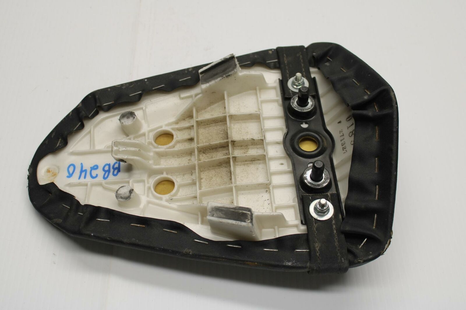 13-18 KAWASAKI NINJA ZX6R REAR BACK PASSENGER TANDEM SEAT PAD SADDLE BB240