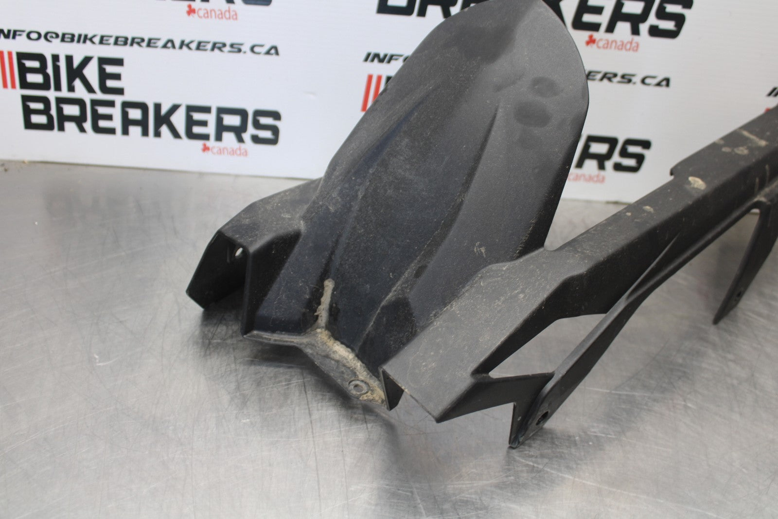 18-23 KAWASAKI NINJA 400 EX400 REAR BACK DRIVE CHAIN GUARD COVER SHIELD BB192