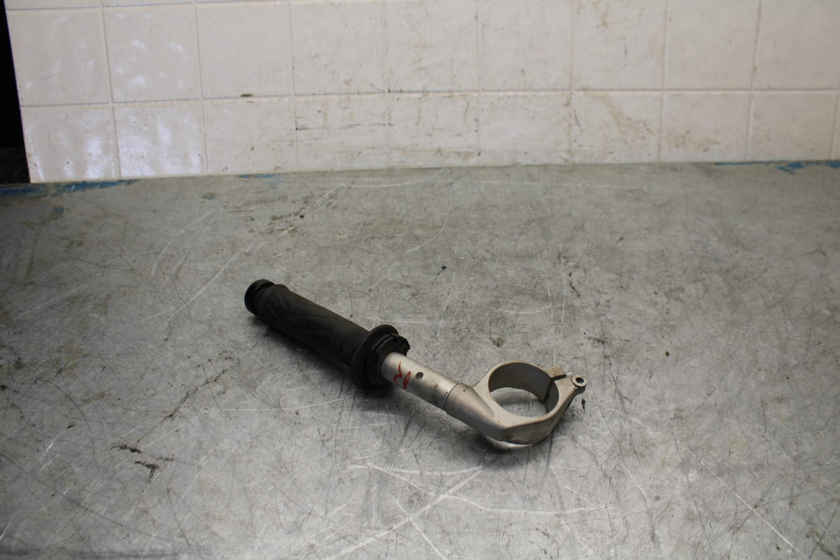 04-06 YAMAHA YZF R1 RIGHT CLIP ON HANDLEBAR BB432