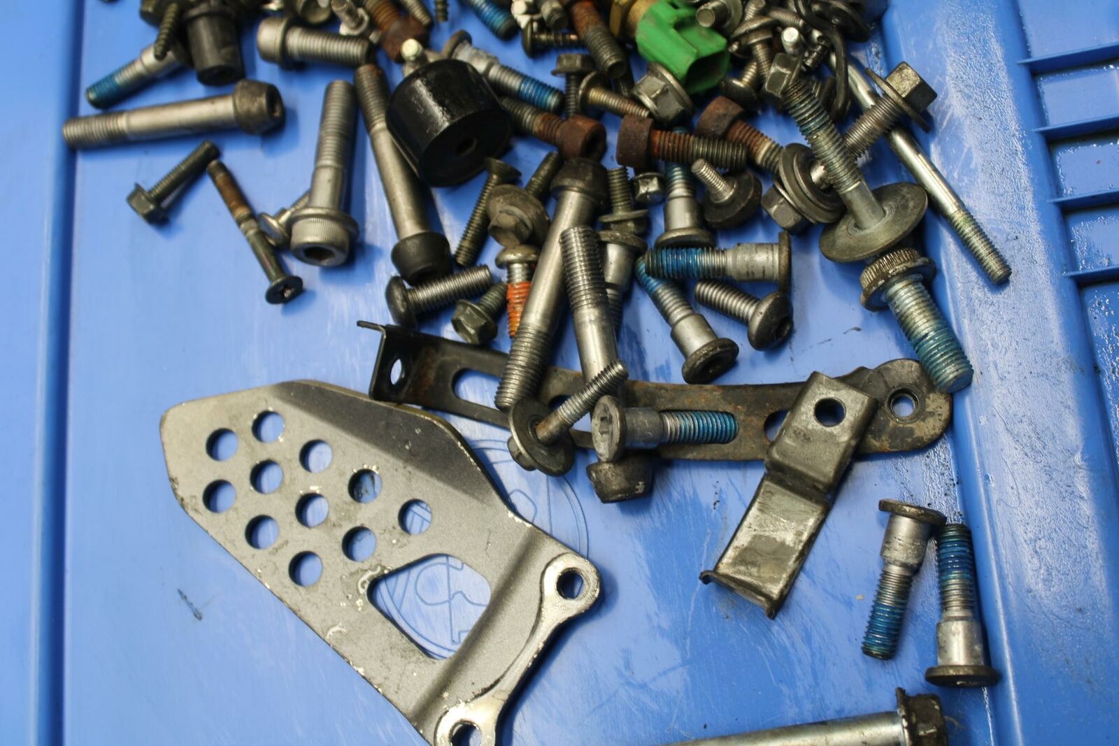 04-05 SUZUKI GSXR750 ENGINE MOUNTING BOLTS ASSORTED HARDWARE SCREWS BB270