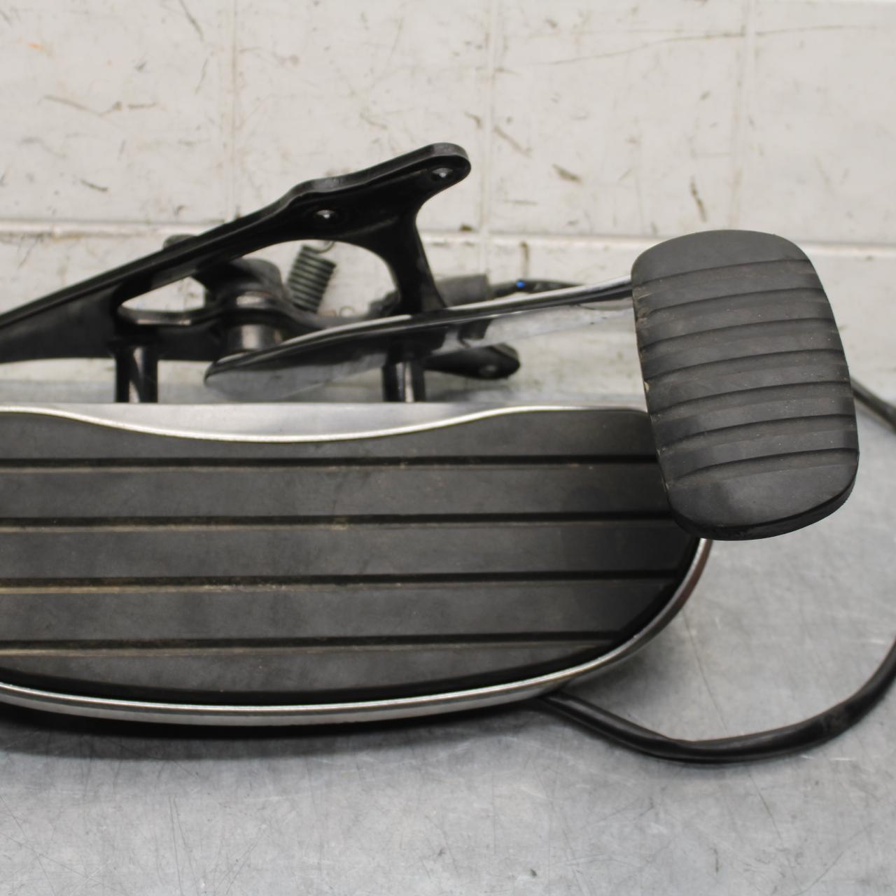 2005 Kawasaki Vulcan 1600 VN1600D Nomad RIGHT FRONT FOOT REST PEG STEP BB556