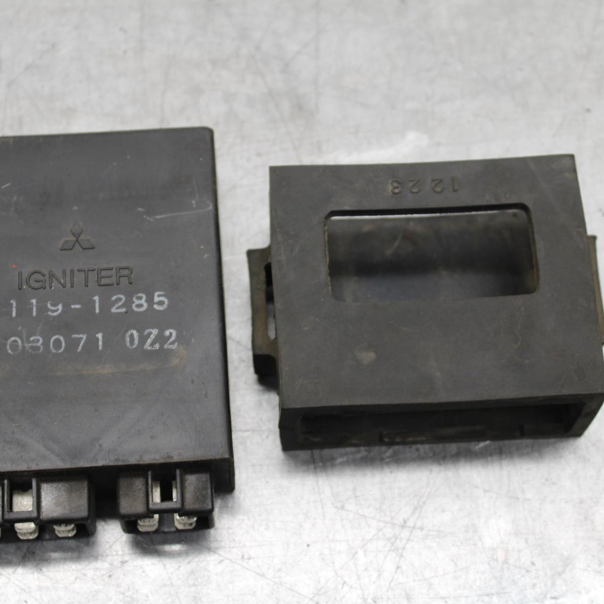 00-01 KAWASAKI ZZR600 ECU COMPUTER CONTROLLER UNIT BLACK BOX ECM CDI  BB568