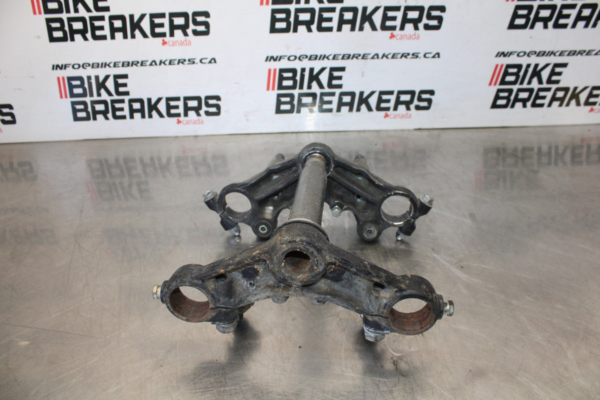 81 YAMAHA MAXIM 550 XJ550 FORKS CLAMP UPPER LOWER TRIPLE TREE STEM BB866