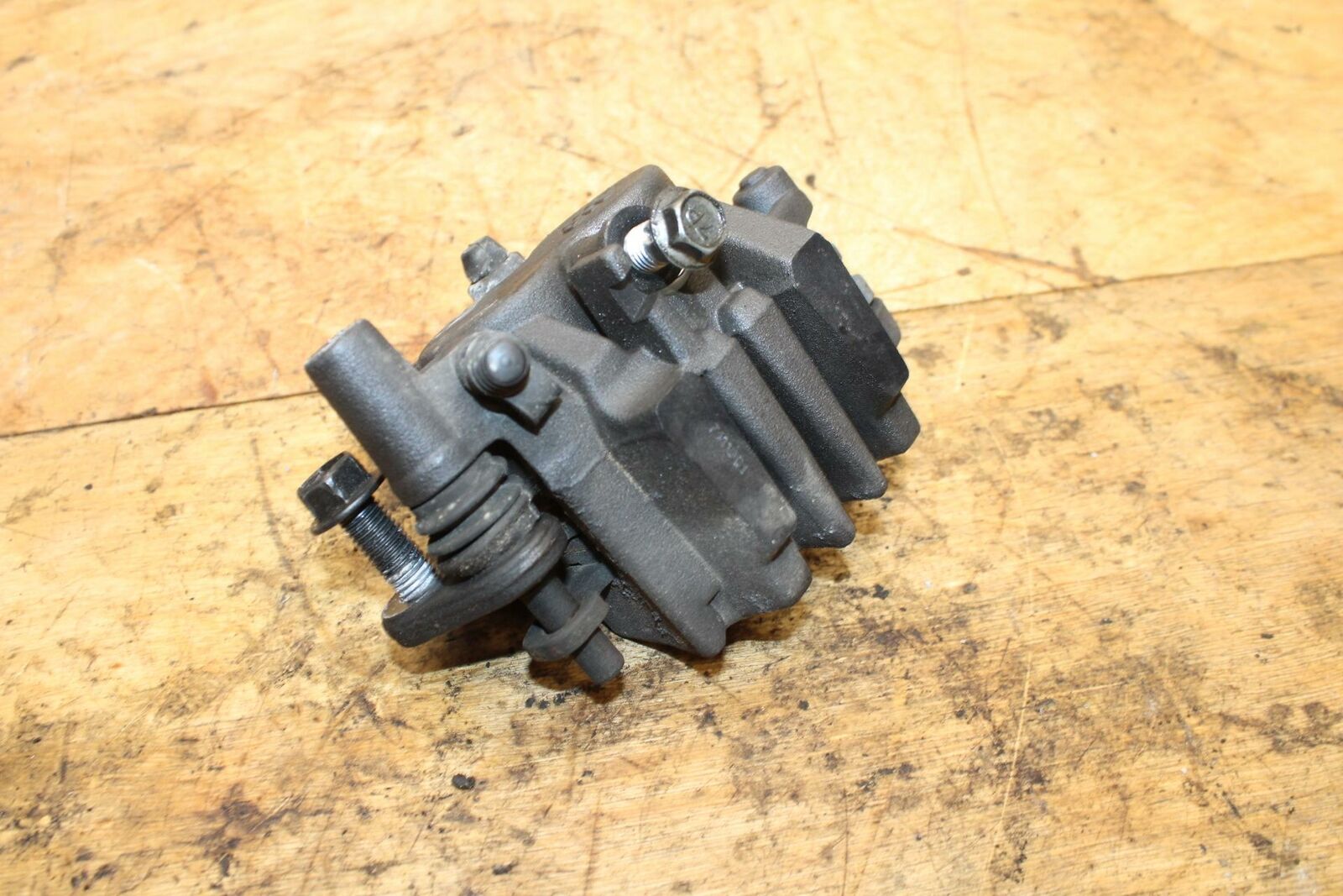 04-09 SUZUKI GS500F RIGHT FRONT BRAKE CALIPER BB335