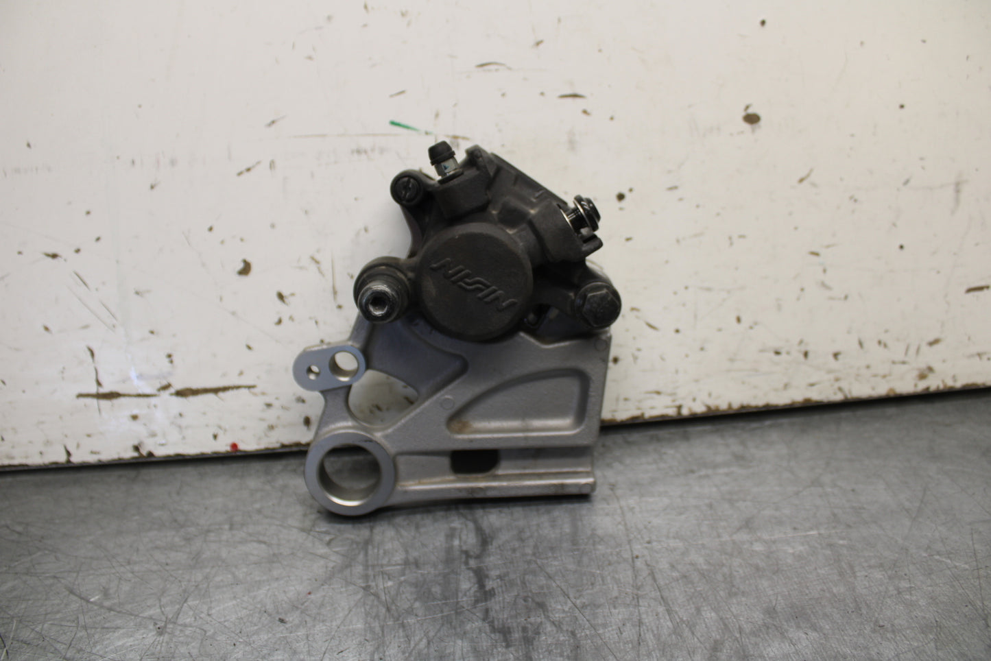 22-24 YAMAHA XSR900 REAR BACK BRAKE CALIPER W MOUNT BRACKET BB710