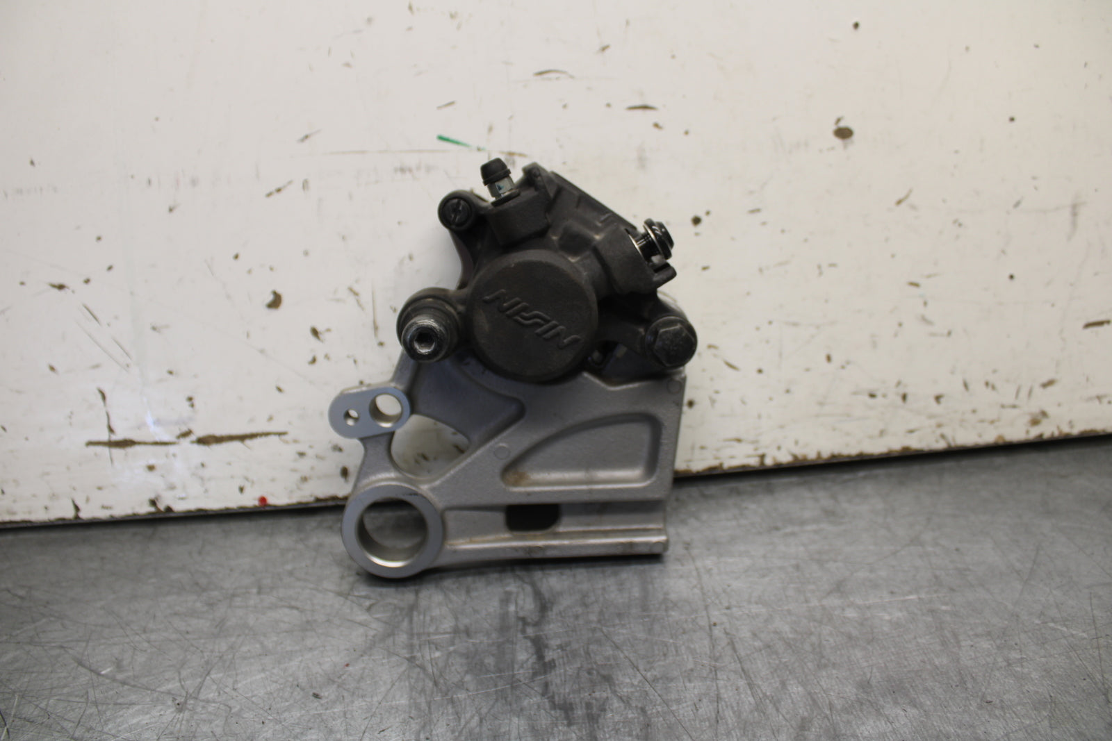 22-24 YAMAHA XSR900 REAR BACK BRAKE CALIPER W MOUNT BRACKET BB710