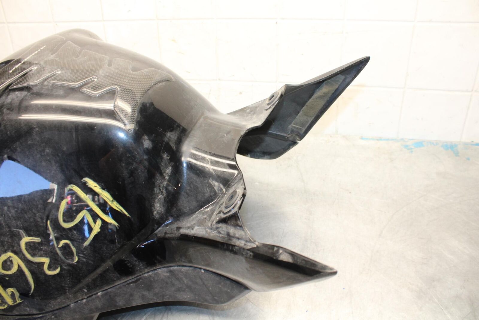 06-07 HONDA CBR1000RR GAS TANK FUEL CELL COVER FAIRING COWL BB464