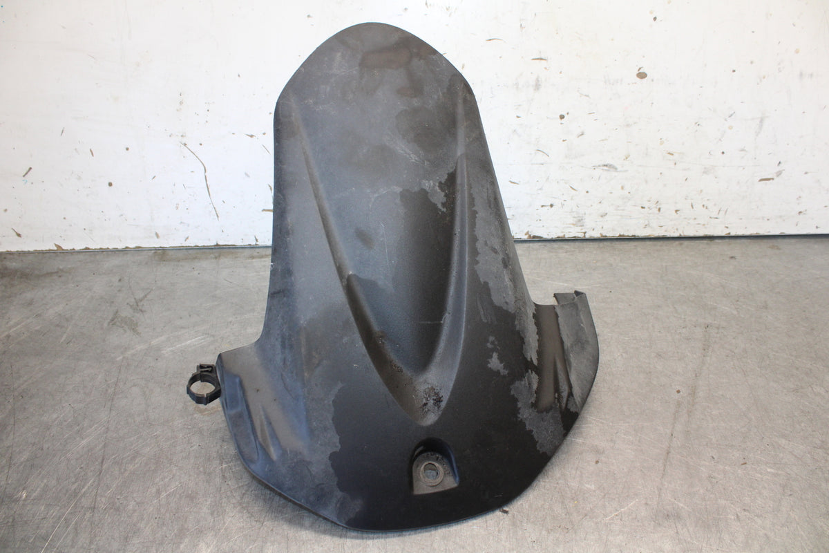 11-24 SUZUKI GSXR750 REAR BACK WHEEL TIRE HUGGER FENDER BB687