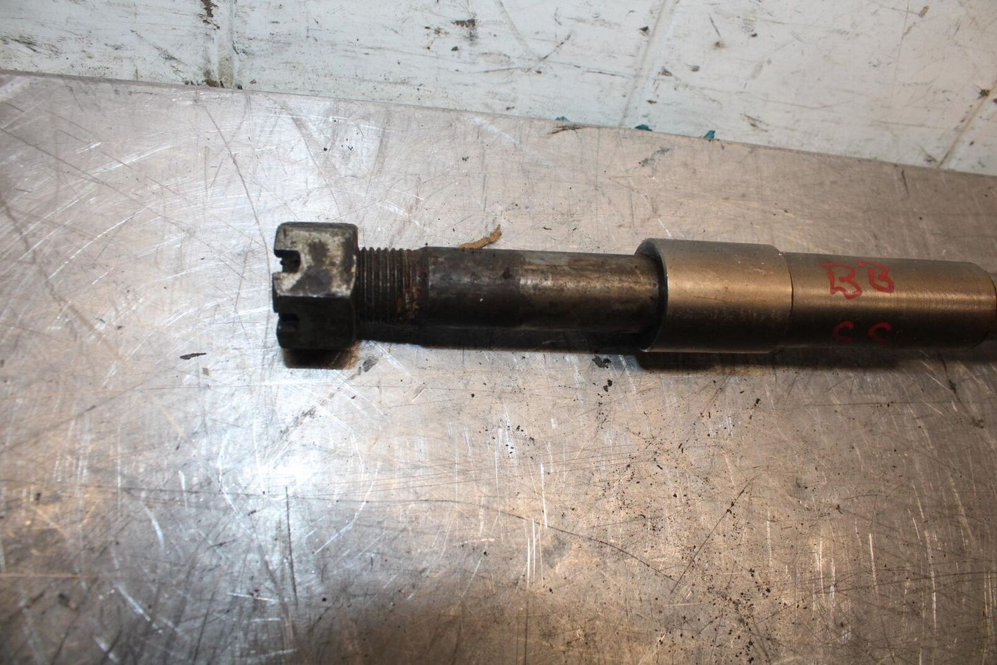82-83 SUZUKI GS1100GL REAR AXLE BACK WHEEL RIM PIVOT BOLT AXEL BB30