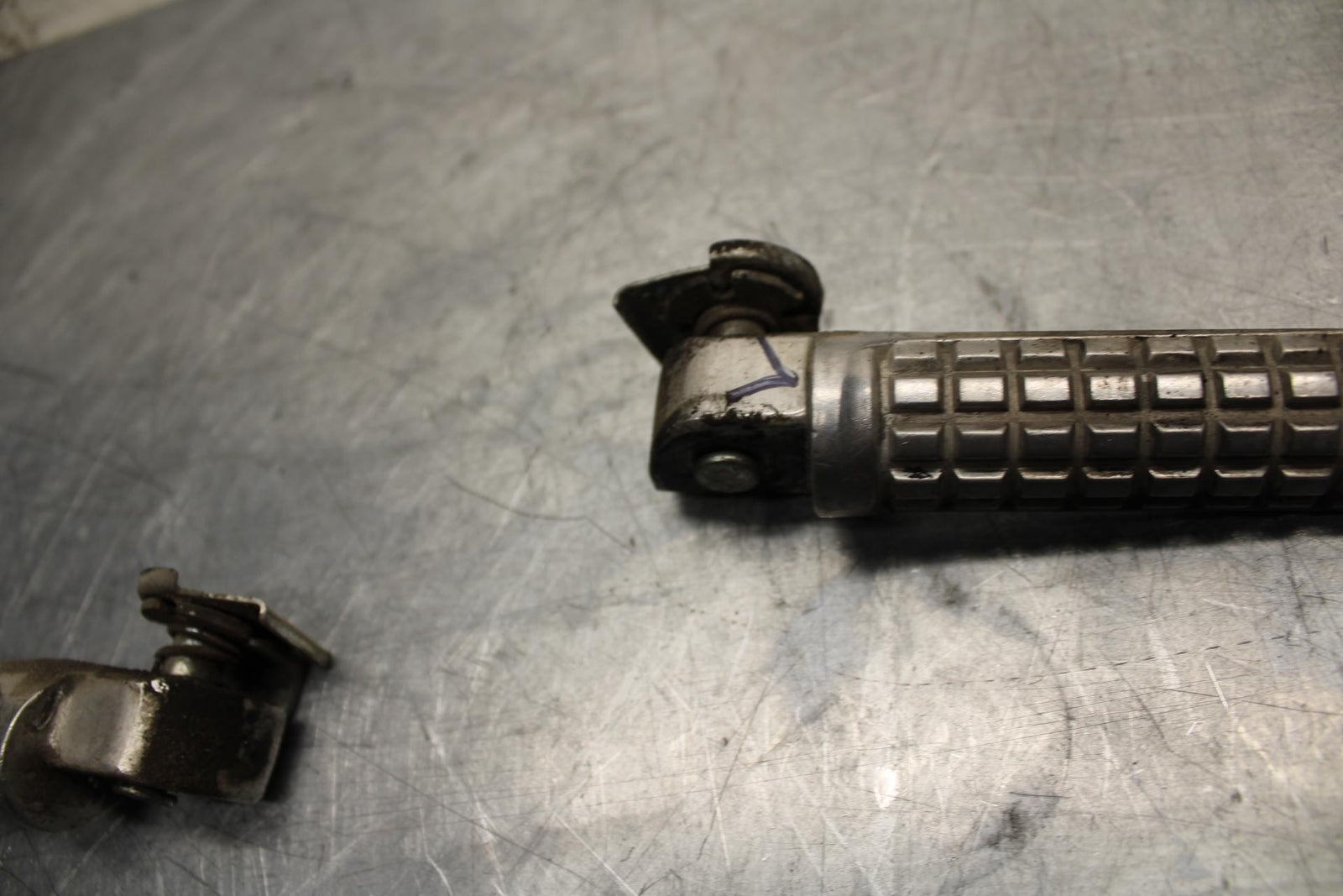 17 KAWASAKI VERSYS_X 300 REAR BACK PASSENGER PEG SET PAIR BB504