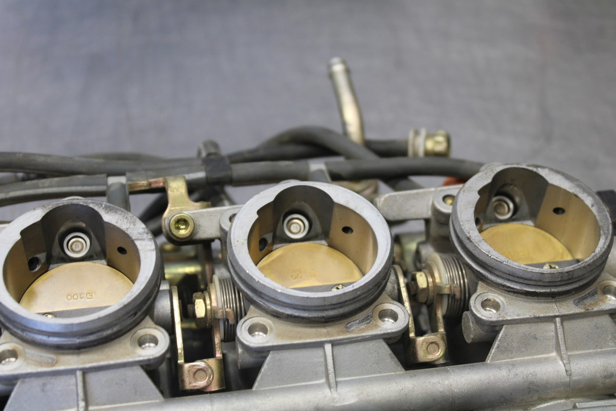 05 YAMAHA YZF R6 MAIN FUEL INJECTORS / THROTTLE BODIES BB894