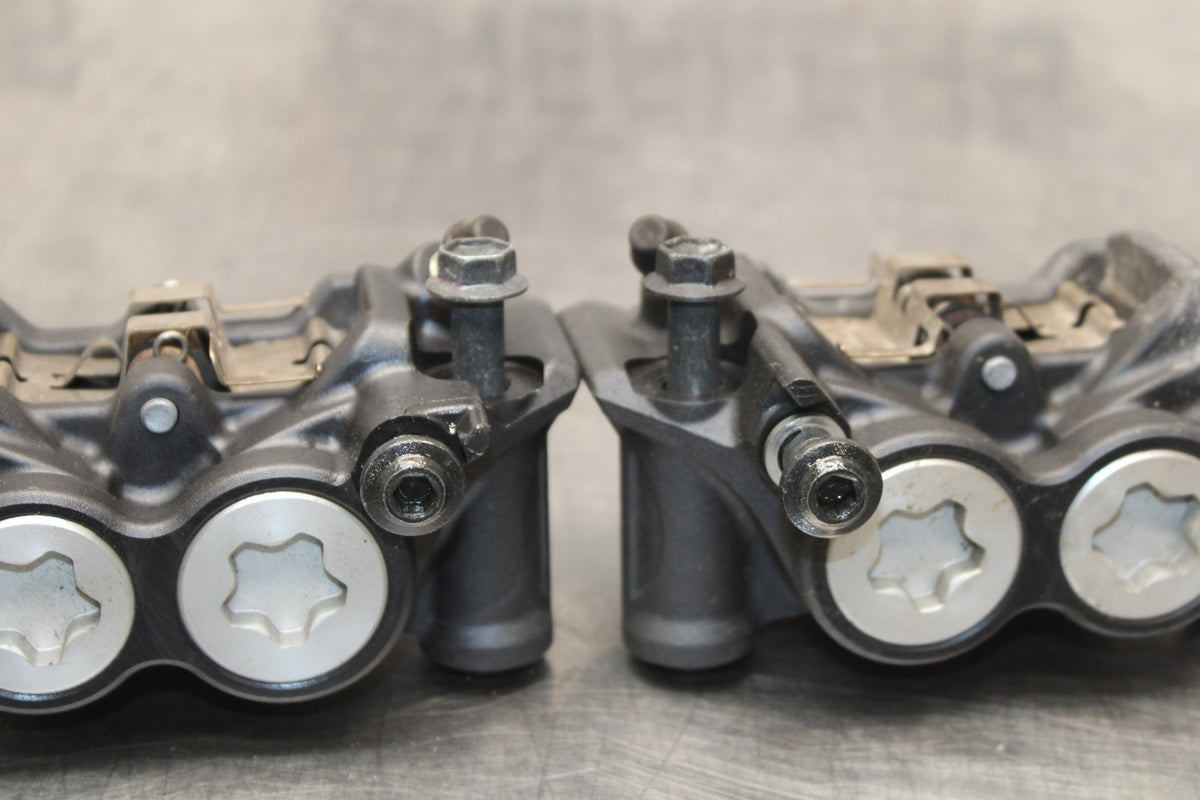 22-25 YAMAHA YZF R7 RIGHT LEFT FRONT BRAKE CALIPER SET PAIR CALIPERS BB176
