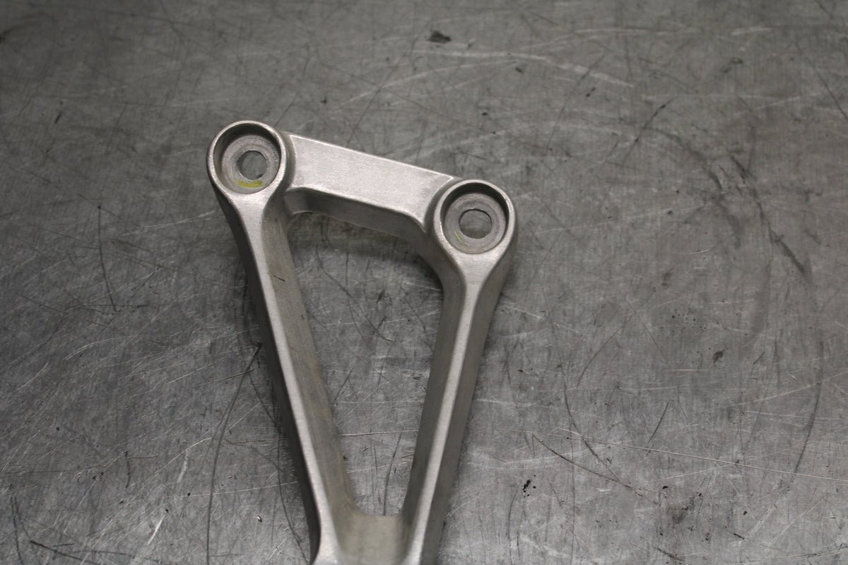 15-16 HONDA CB300F REAR BACK PASSENGER PEG SET PAIR BB740