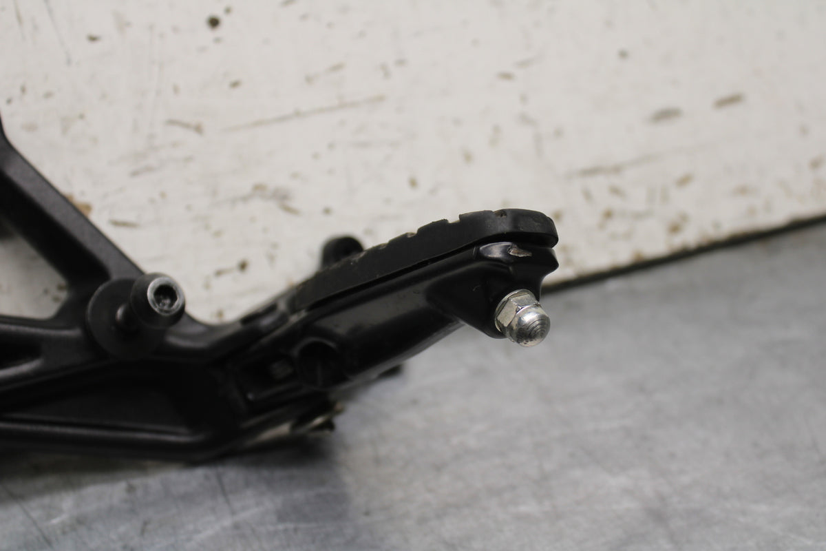 17-24 KTM 390 DUKE LEFT REARSET REAR SET DRIVER FOOT PEG REST STOP BB734
