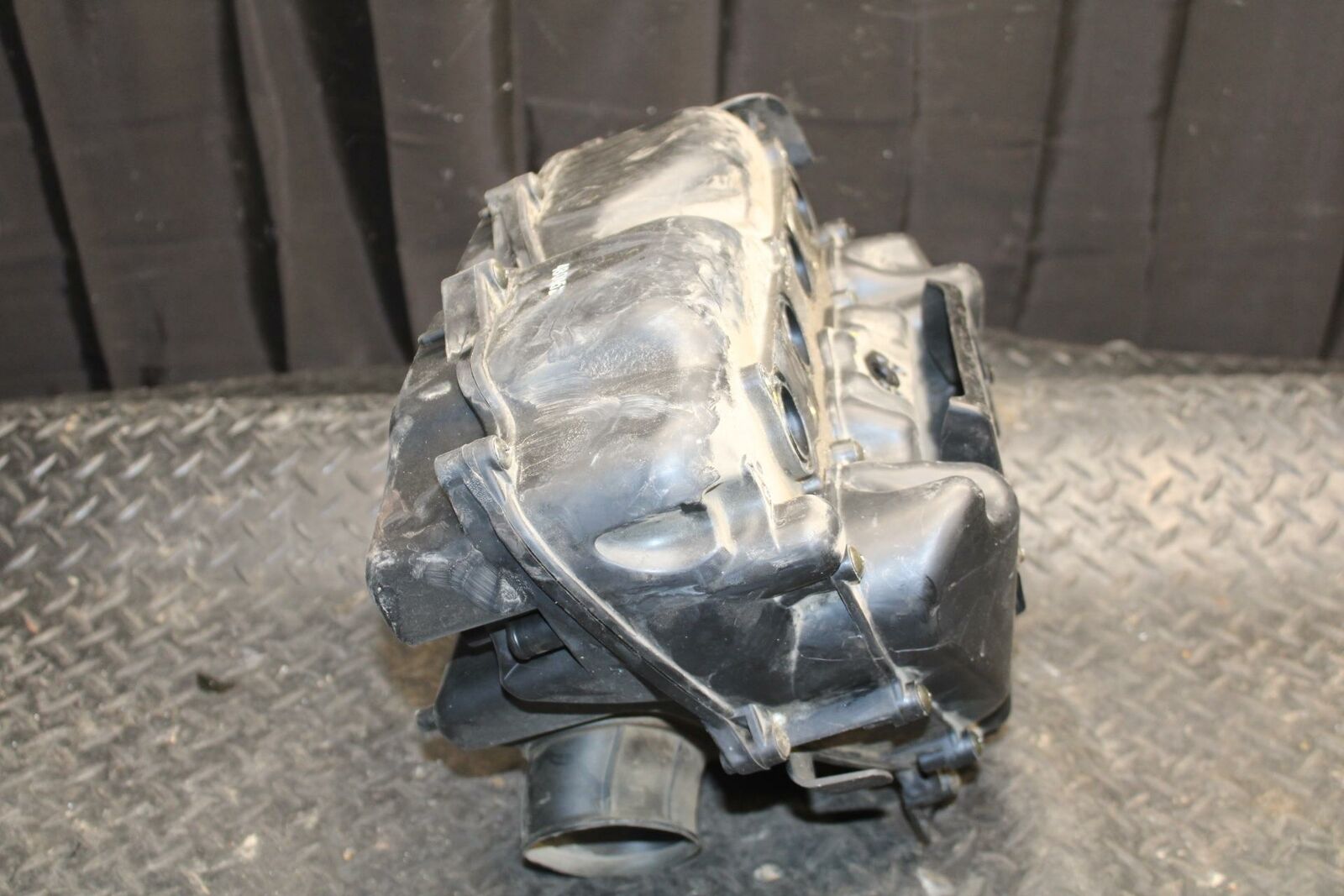 03-04 HONDA CBR600RR AIRBOX AIR INTAKE FILTER BOX BB218