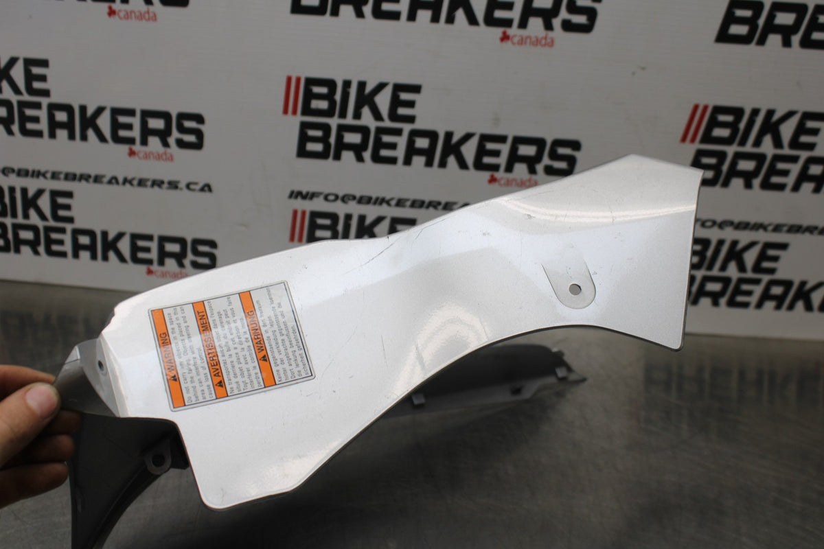 07 SUZUKI GSXR1000 RIGHT FRONT UPPER NOSE FAIRING COWL SHROUD BB770