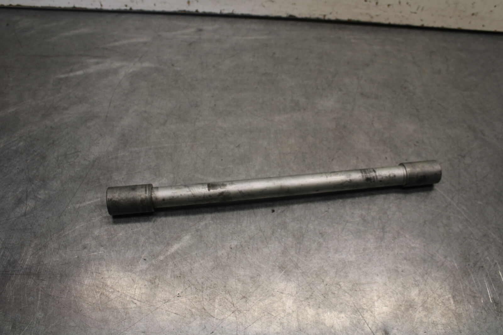 05-06 HONDA CBR600RR REAR BACK SWINGARM BOLT SUSPENSION PIVOT AXLE BB655