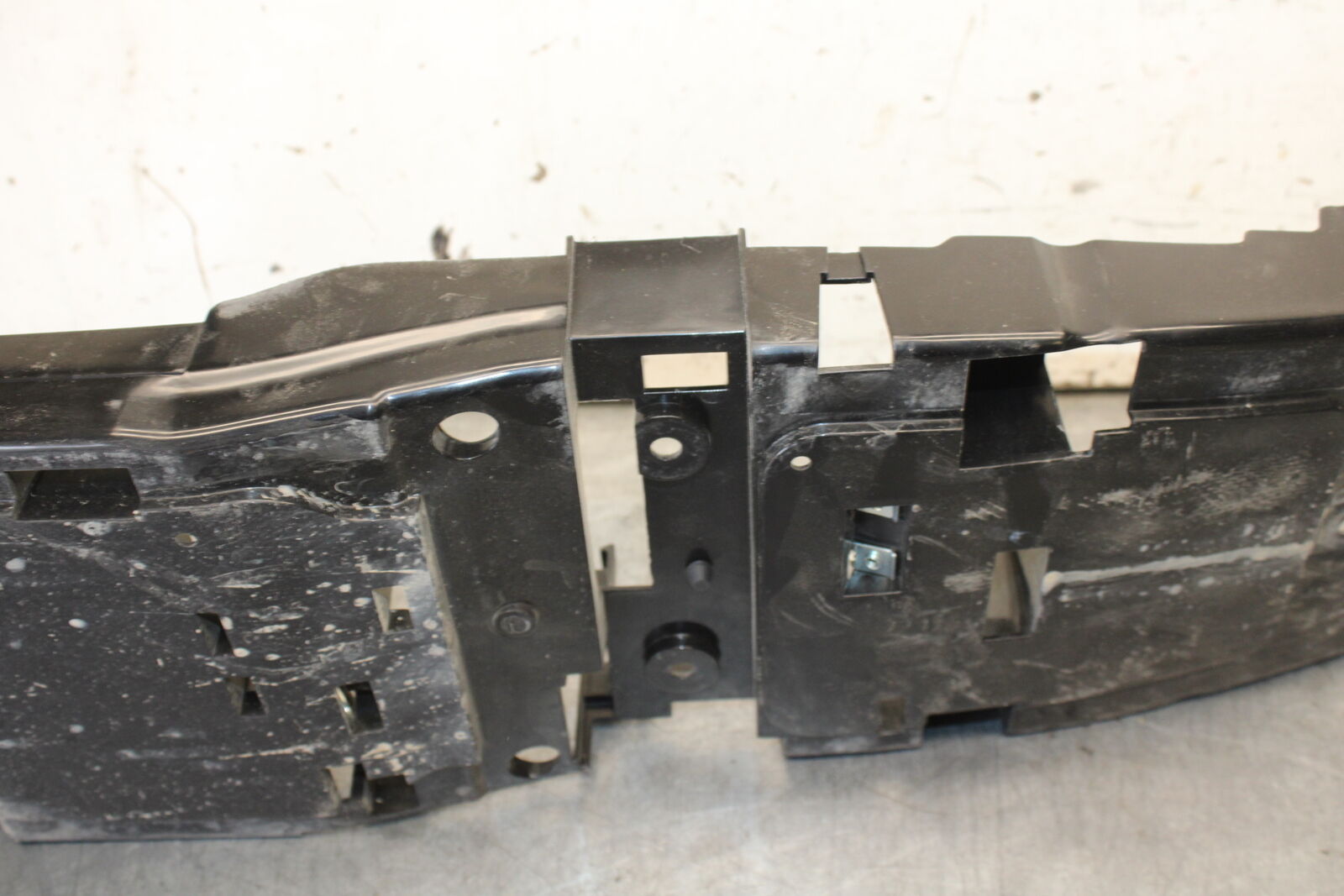 08-16 YAMAHA YZF R6 REAR BACK TAIL UNDERTAIL BATTERY TRAY PLASTIC OEM BB665